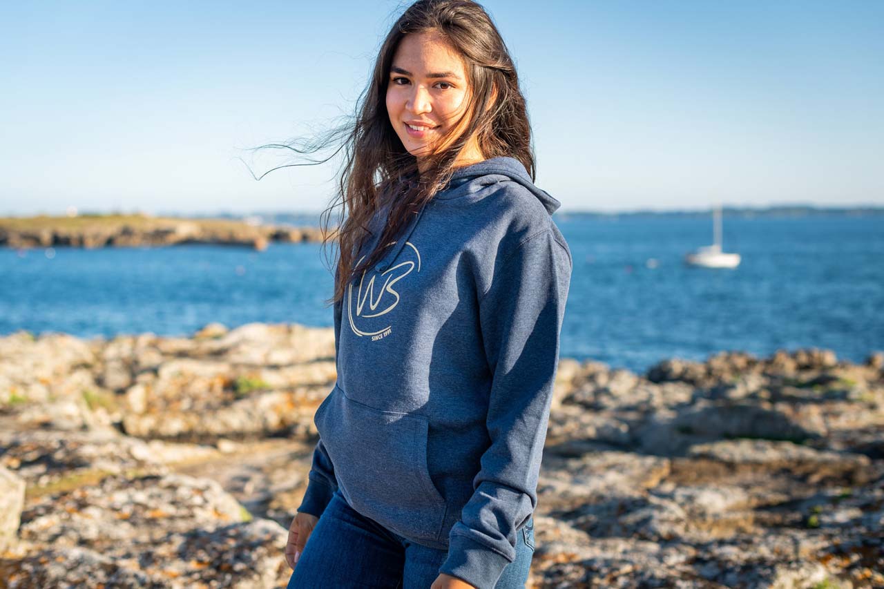 Ce sweat-shirt à capuche à l'intérieur molletonné vous assurera un confort tout au long de la journée.