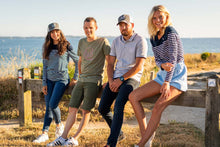 Charger l&#39;image dans la galerie, Cette casquette gris chiné et foncé se marie très bien avec les autres vêtements de notre collection Sportwear. Vous pourrez la mettre à toutes occasions pour vous protéger du soleil ou pour accessoiriser votre tenue. Vous êtes un cycliste et coursier aguerri vous pourrez même la porter pendant les cérémonies protocolaires.
